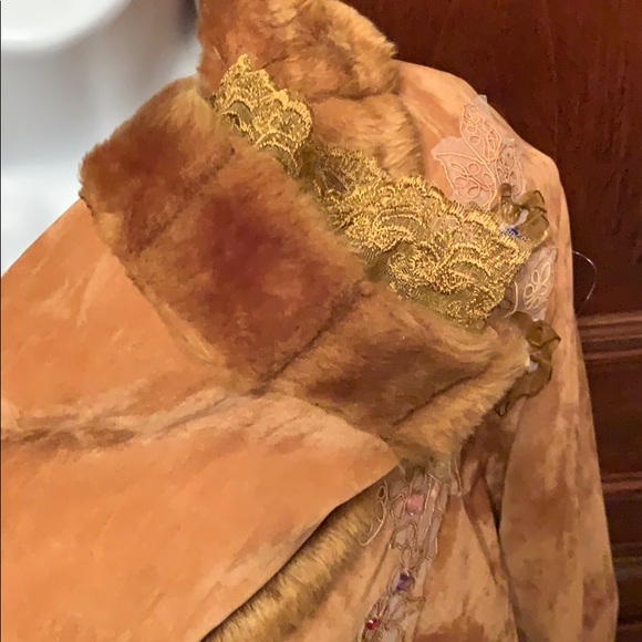 Fur, velvet and lace with stones- perfect! - Picture 4 of 6